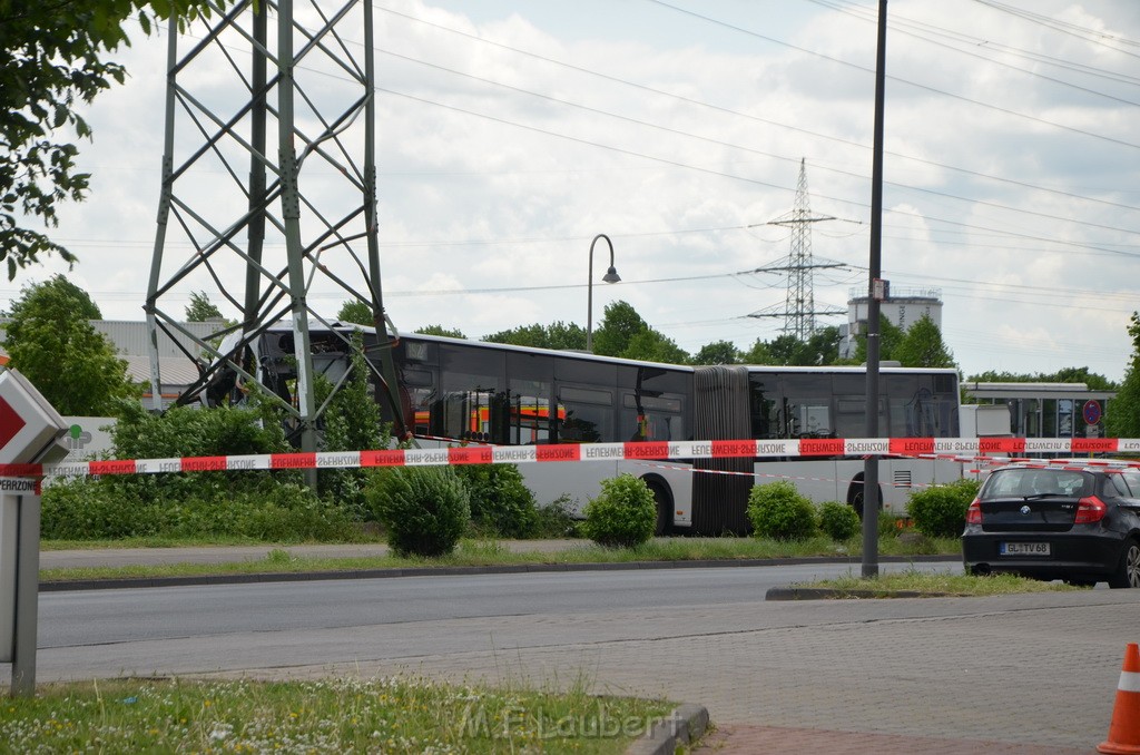 Schwerer Bus Unfall Koeln Porz Gremberghoven Neuenhofstr P295.JPG - Miklos Laubert